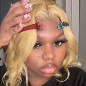 Meet your Posher, Amari